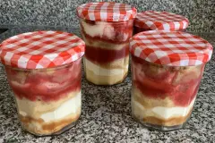 Fruchtiges Erdbeerdessert