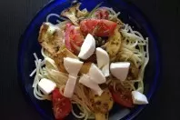 Spaghetti mit Kräuterseitlingen, Tomaten und Mozzarella