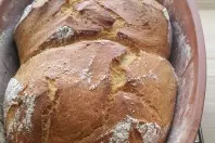 Leckeres Zwillings-Brot mit Schmand im Römertopf