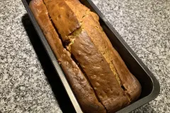 Nach 60 Minuten Backzeit ist der Nussbrotkuchen fertig. Nach dem Backen sollte man ihn gut auskühlen lassen.