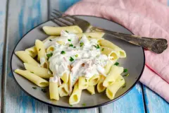 Nudeln in Frischkäse-Sahne-Schinkensauce