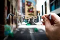 Mundschutz und Brille: 5 Tipps gegen beschlagene Brillengläser