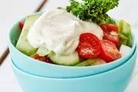 Einfaches Salatdressing mit Creme fraiche
