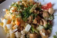 Salat mit karamellisiertem Spargel