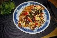 Gemüse-Schmarren mit Paprika und Zucchini