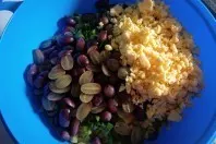 Herbstlicher Nudelsalat mit Nüssen und Trauben