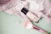 Make-up-Flecken aus Kleidung entfernen | Frag Mutti TV