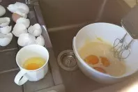 Eier einzeln aufschlagen