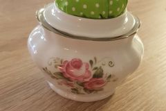 Nadelkissen in Keramikgef&auml;&szlig; selbstgemacht