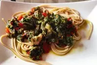 Spaghetti mit Gemüse und Feta