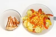 Salat mit knusprig-krossen Putenstreifen