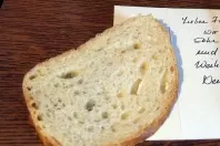 Fleckiges Papier mit Weißbrot säubern