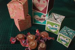 Selbstschlie&szlig;ende Bonbonschachtel basteln - DIY