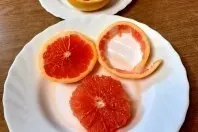 Grapefruit richtig schälen