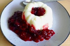 Grie&szlig;pudding mit Roter Gr&uuml;tze