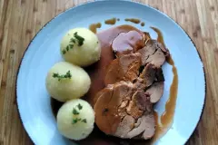 Putenrollbraten in Schwarzbiersoße