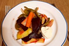 Gem&uuml;se mit Kr&auml;uterquark