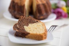 Dinkel-Marmorkuchen aus der Gugelhupfform - saftig & locker