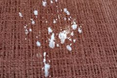 Kerzenwachs aus Stoff entfernen &ndash; schnell und kinderleicht