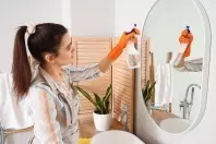 Spiegel richtig reinigen: 5 Hausmittel und Tipps