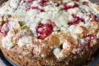 Rhabarber-Erdbeer-Kuchen mit Streusel