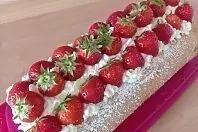 Erdbeer-Biskuitrolle