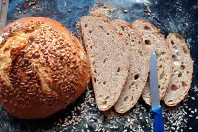 Bäcker-Brot mit Joghurt-Kruste