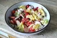 Salat mit Gemüse und Obst