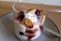 Kirsch-Dessert mit Joghurt