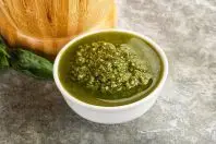 Basilikum-Pesto selber machen – klassisches Rezept