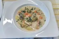 Gemüsesuppe mit Haferflocken-Kartoffelpuffer