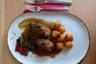 Kalbfleischrouladen mit Parmaschinken und Salbei - Involtini di Parma