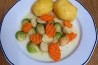 Rosenkohl mit Kartoffeln und Karotten