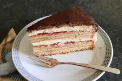 Schichttorte mit Baileys und Marzipan