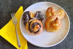 Osterhasen aus Hefe-Quark-Teig