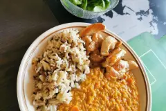 Rotes Linsencurry mit Kokosmilch und Hähnchen - gesund und einfach