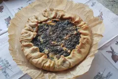 Kräuterquiche mit Wildkräutern
