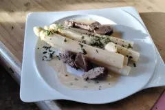 Spargel an Lammfilet mit Frühlingskartoffeln
