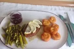 Gebratene Hähnchenbrust mit Frühlingsgemüse