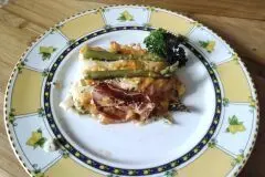 Auflauf mit Spargel und Nudelteigtaschen