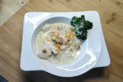 Spargel-Gemüse-Suppe mit Teigtaschen