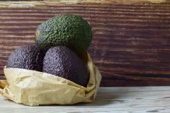 Avocados frisch halten - 5 Tipps