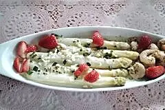 Knoblauch-Garnelen mit weißem Spargel