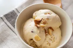 Veganes Vanilleeis selber machen – mit 4 Zutaten