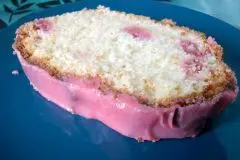 Fruchtiger Rührkuchen mit Himbeeren und Zitrone