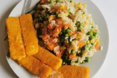 Fischstäbchen mit Reis & Buttergemüse