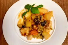 Paprika-Hähnchen in Kartoffel-Gemüse-Rahm-Soße