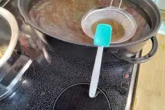Küchensieb rutscht ab - dieser Trick hilft