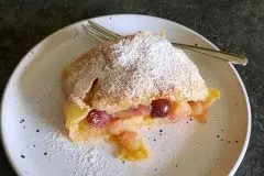 Zwetschgenstrudel mit Apfel