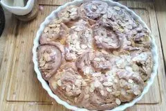 Rosenkuchen mit Nuss-Vanillepudding-Füllung